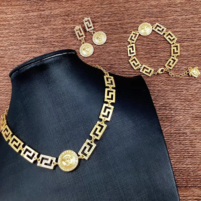Versace Dourado e Prateado Medusa Medalhão Chave Grega Links Colar 3