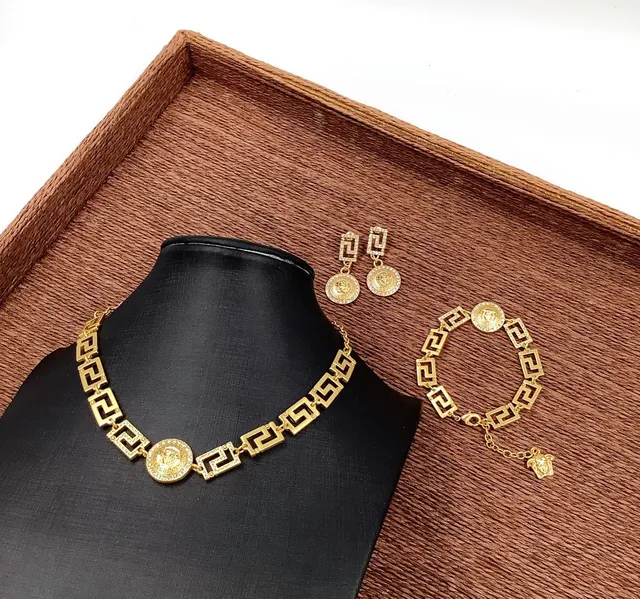 Versace Dourado e Prateado Medusa Medalhão Chave Grega Links Colar 4