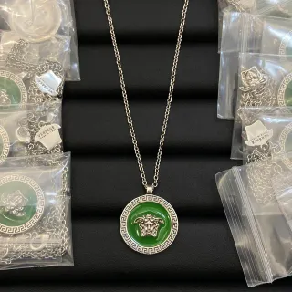 Versace हरा चांदी वृत्तीय मेडैलियन इनेमेल चेहरा हार
