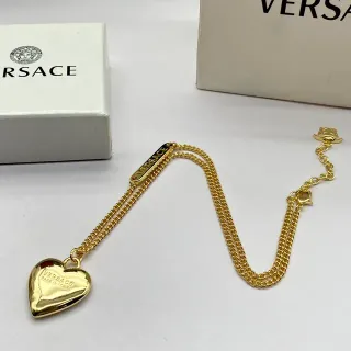 Versace दिल का पेंडेंट सोने के रंग की चेन नेकलेस
