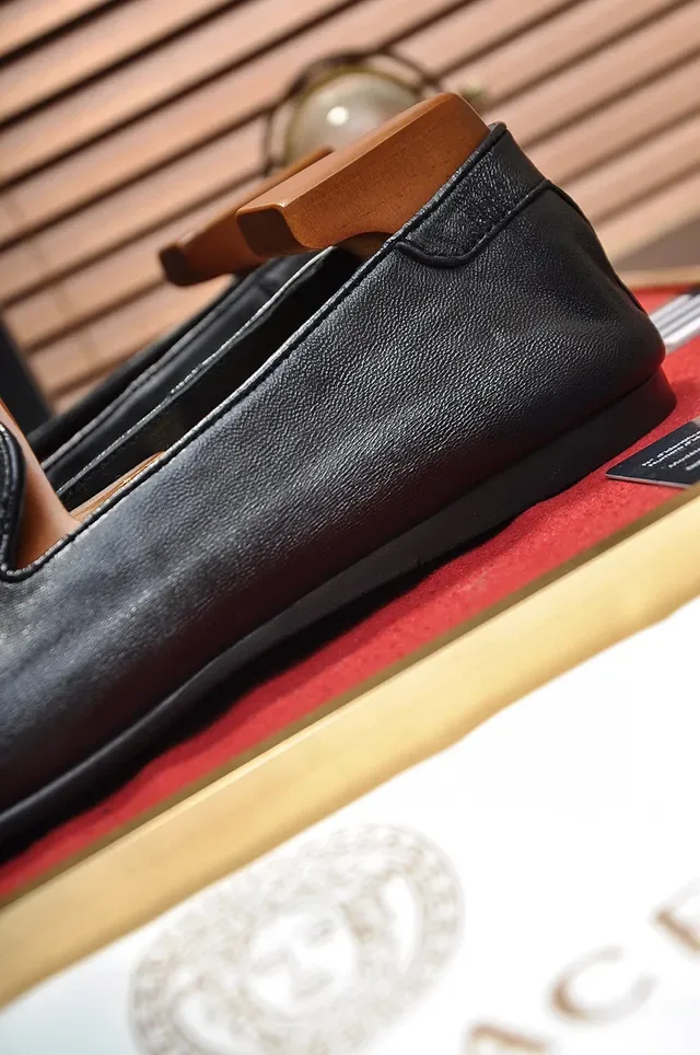 Versace Mocassin Noir Brun Cuir Embossé Tête Médusa 3