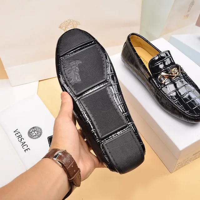 Versace Medusa Horsebit Loafer mocassins noirs en cuir patenté à motif crocodile embossé 3