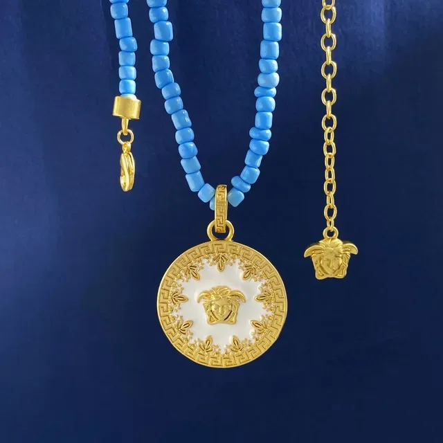 Versace Medusa Icon قلادة سلسلة خرزية باللون الأحمر والذهب 5