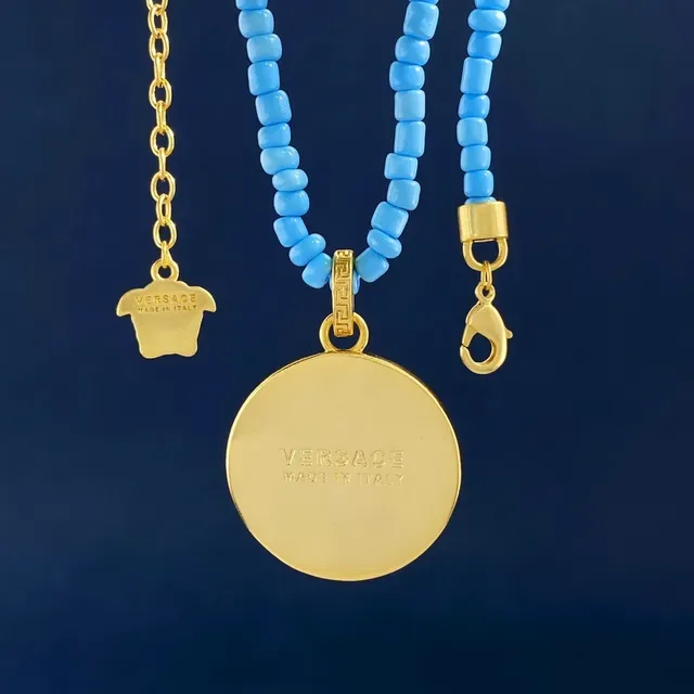 Versace Medusa Icon قلادة سلسلة خرزية باللون الأحمر والذهب 6