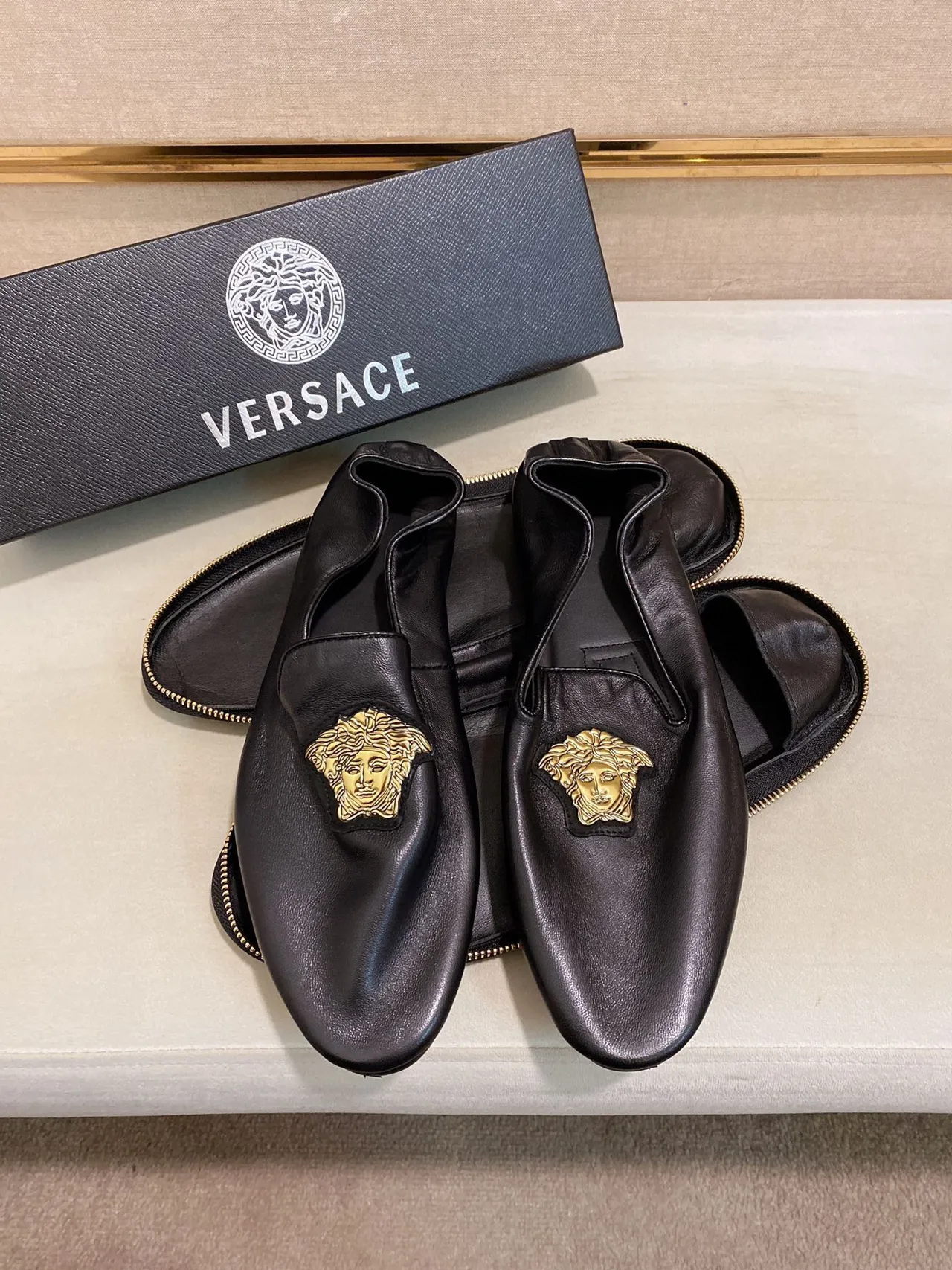 Versace Medusa Loafer Preto Dourado Couro Emblema de Cabeça Loafer 3