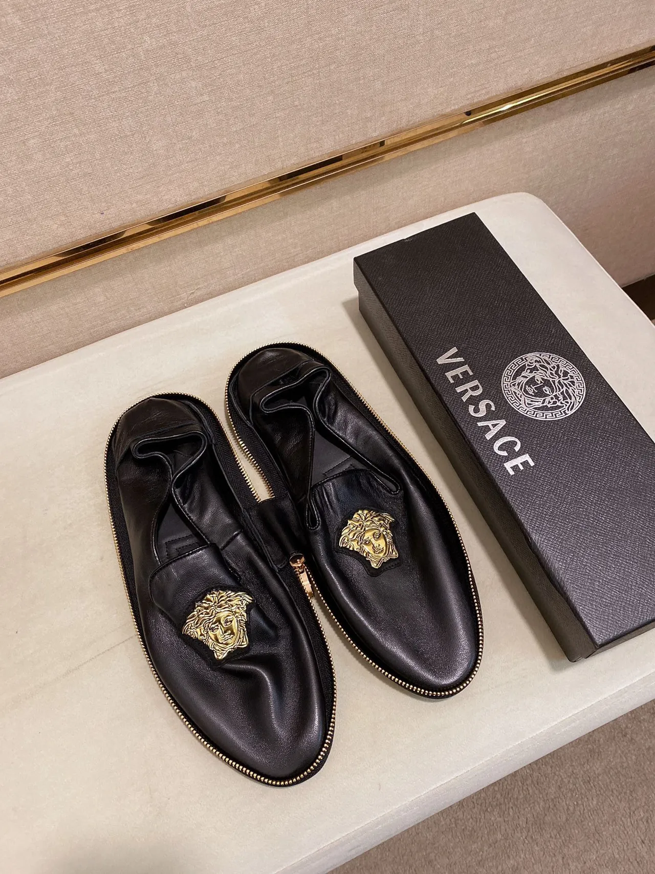 Versace Medusa Loafer Preto Dourado Couro Emblema de Cabeça Loafer 4