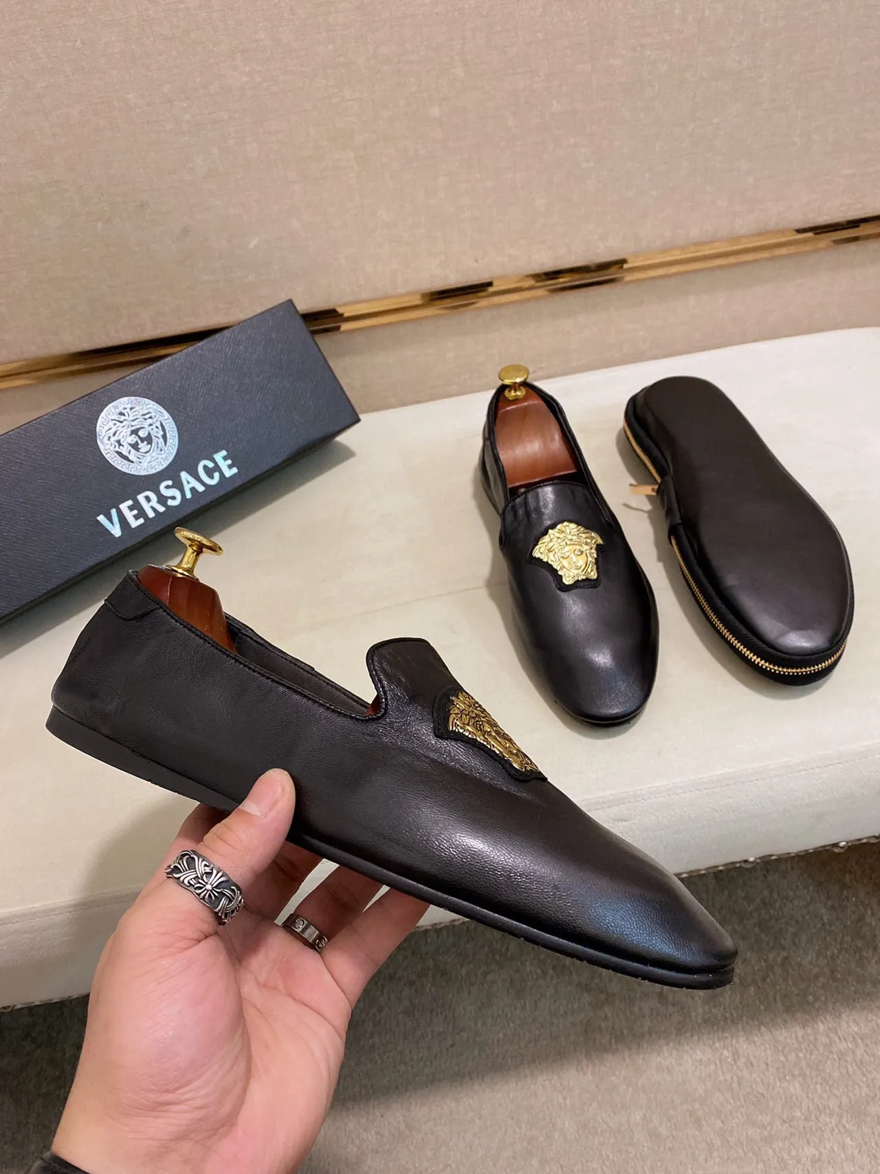 Versace Medusa Loafer Preto Dourado Couro Emblema de Cabeça Loafer 5