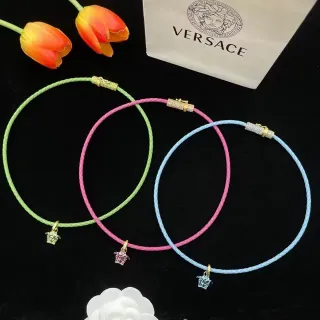 Versace Medusa collar con colgante de cordón trenzado multicolor dorado