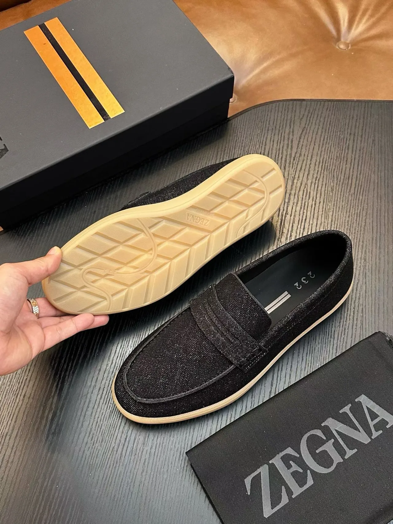 Zegna أسود بيج نسيج نصي شريط بني موكاسين 2