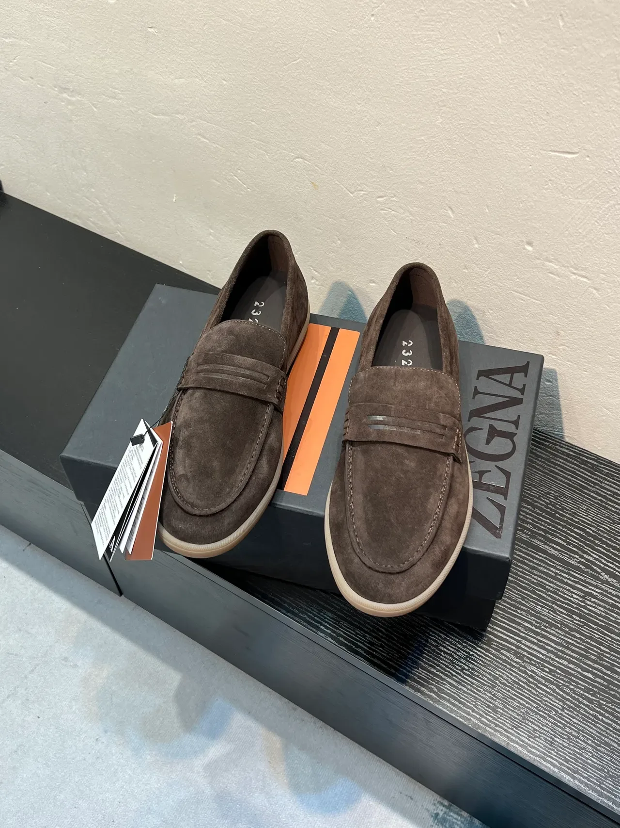 Zegna ब्राउन बेज स्वेड अपर स्ट्रैप पेनी लोफर 2