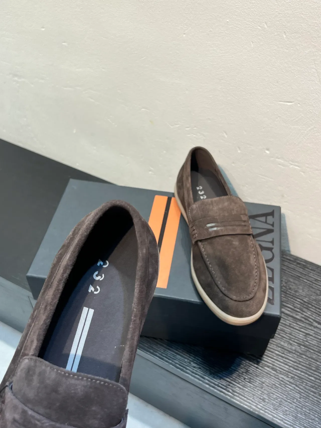 Zegna ब्राउन बेज स्वेड अपर स्ट्रैप पेनी लोफर 5