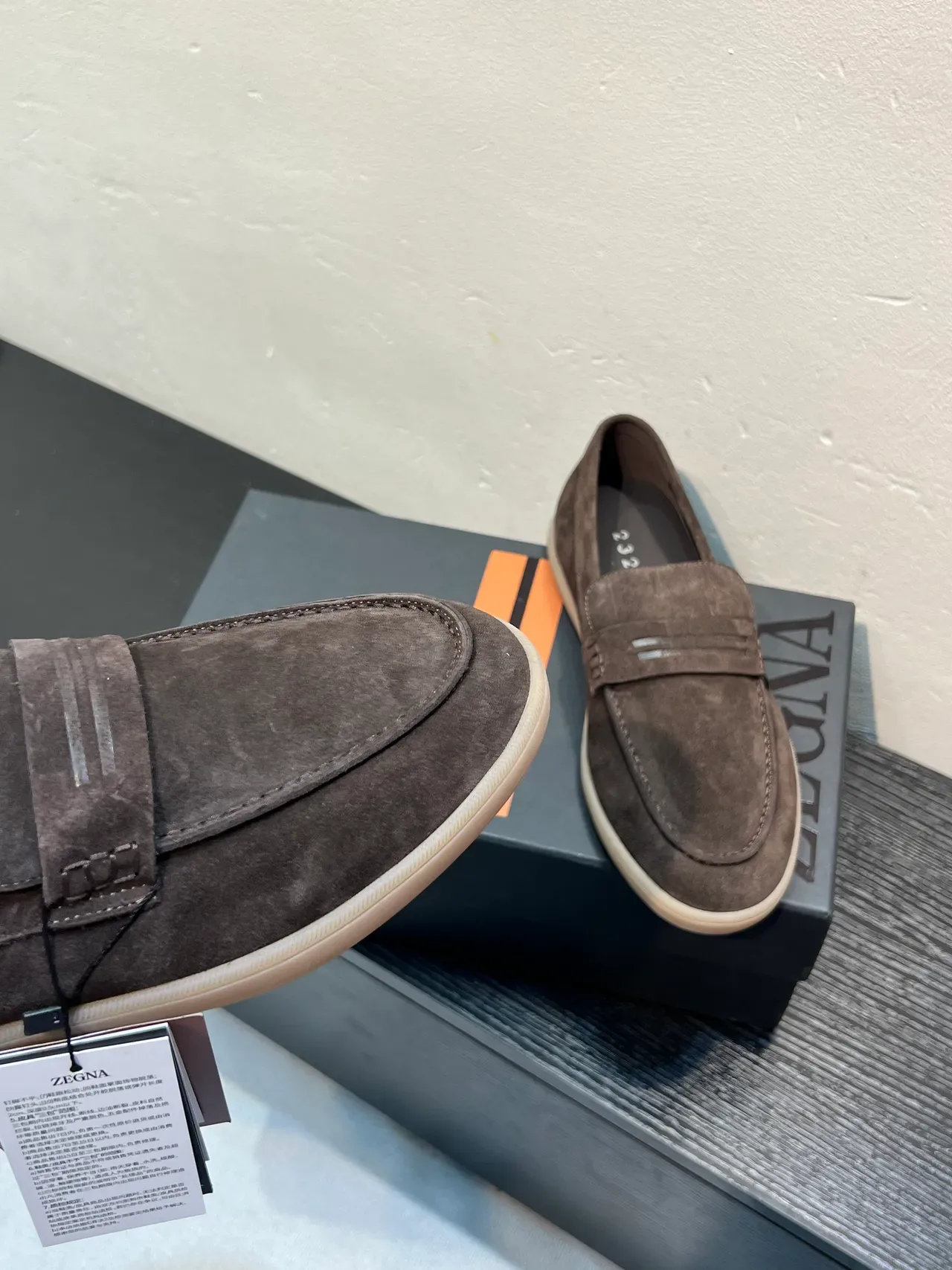 Zegna ब्राउन बेज स्वेड अपर स्ट्रैप पेनी लोफर 6