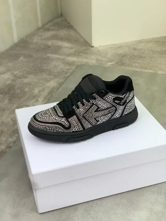 1017 ALYX 9SM حذاء رياضي أسلوب حياة مزين بكريستال على الحزام والكعب 4