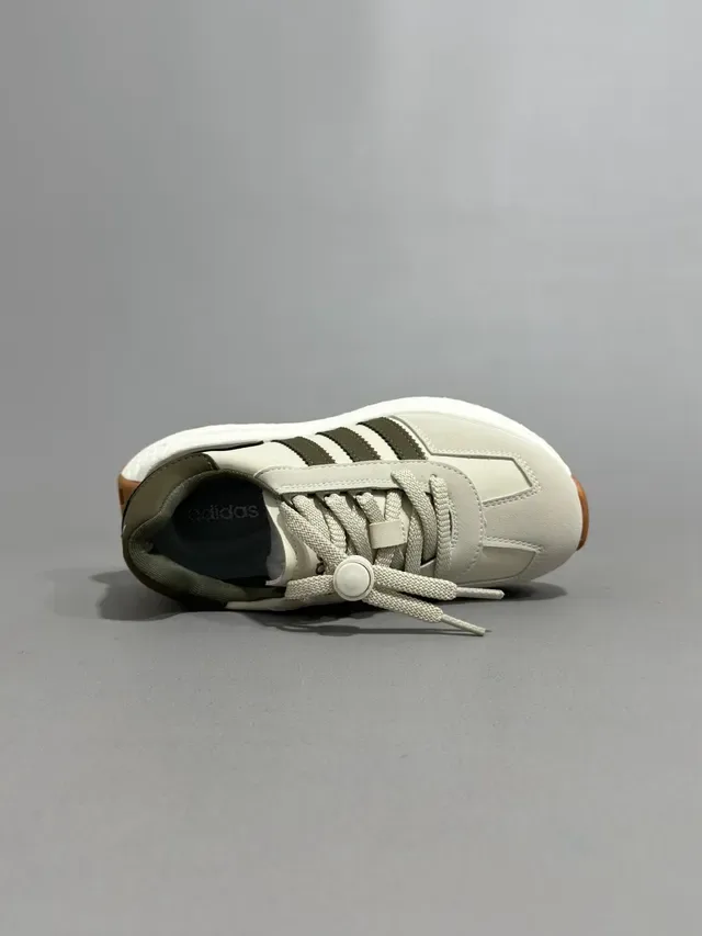 Adidas Beige Red Retro Runner Silhouette Three-Stripe Side Panel Lifestyle Sneakers 10