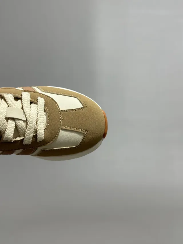 Adidas Beige Red Retro Runner Silhouette Three-Stripe Side Panel Lifestyle Sneakers 21