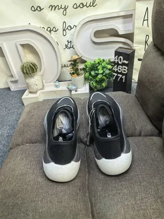 Adidas Black White Knit Mesh Upper Sculpted Segmented Midsole Lifestyle Sneakers 8