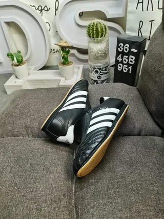 Adidas Noir Blanc Sans Lacets Slip-On Quilté Vamp Chaussures de Football Indoor 6