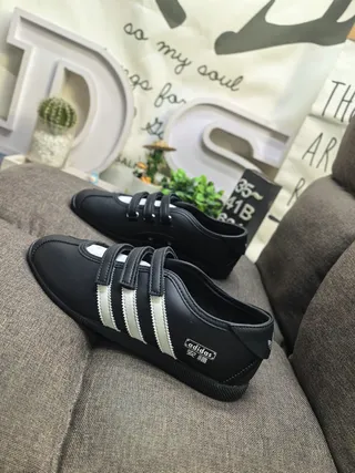 Adidas chaussures Mary Jane noir et blanc sans lacets avec sangle velcro 7