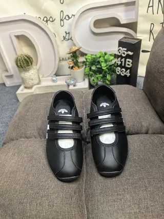 Adidas chaussures Mary Jane noir et blanc sans lacets avec sangle velcro 10
