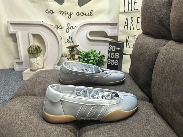 Adidas Black White Low-Top Leather-and-Synthetic Upper Lifestyle Sneakers 11