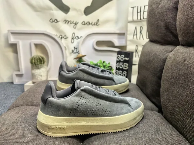 Adidas Black White Low-Top Smooth Upper Lifestyle Sneakers 21