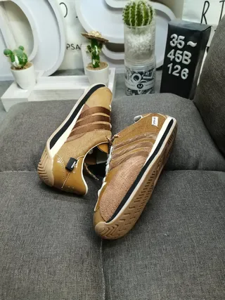 Adidas Marron Beige Chaussures Lifestyle Basse avec Upper de Daim et Nubuck 6