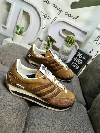 Adidas Marron Beige Chaussures Lifestyle Basse avec Upper de Daim et Nubuck 9