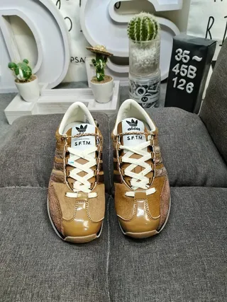 Adidas Marron Beige Chaussures Lifestyle Basse avec Upper de Daim et Nubuck 10