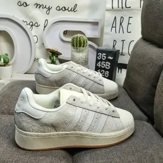 Adidas ग्रे बीज लो-टॉप सूड मेश अपर लाइफस्टाइल स्नीकर