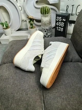 Adidas ग्रे बीज लो-टॉप सूड मेश अपर लाइफस्टाइल स्नीकर 6