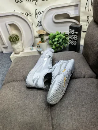 Adidas ग्रे और सफेद मेश और सिंथेटिक ओवरले ऊपरी ट्रेल-इंस्पायर्ड सोल लाइफस्टाइल स्नीकर्स 6