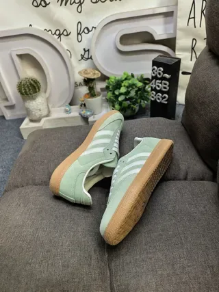 Adidas Green White Suede Upper Gum Rubber Sole Sneakers 6