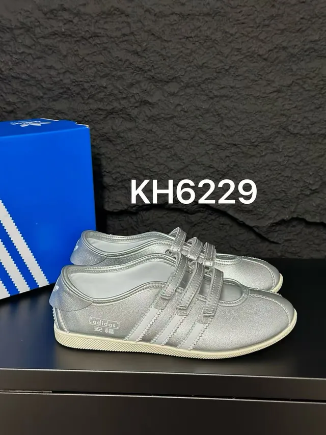 Adidas Mary Jane Argent Blanc Métallique Cuir-Like Supérieur Trois Velcro Straps Mary Jane Chaussures 8