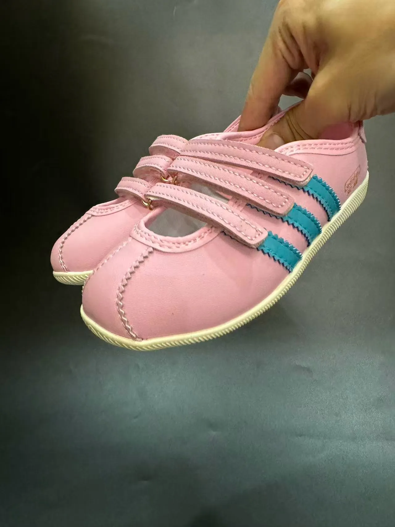 Adidas Mary Jane Argent Blanc Métallique Cuir-Like Supérieur Trois Velcro Straps Mary Jane Chaussures 10