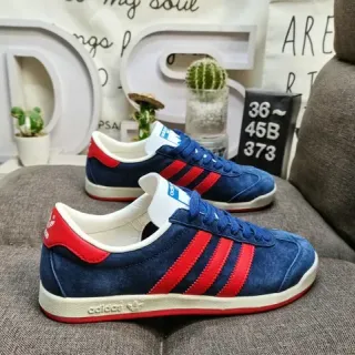 Adidas नेवी रेड सूड ऊपरी तीन पट्टी साइड पैनल लाइफस्टाइल स्नीकर