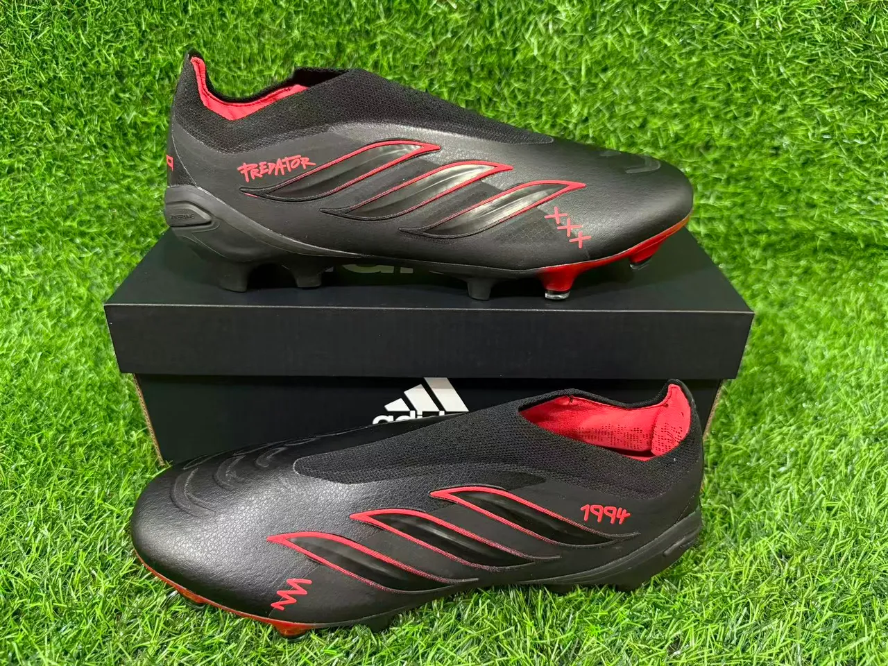 Adidas Predator Black Red Low-Cut Sock-Fit Collar Cursive Branding Firm-Ground Soccer Shoes 9