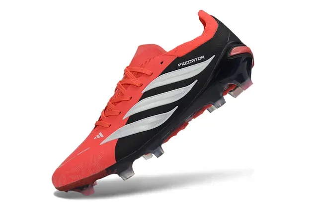 Adidas Predator 红黑不对称系带 纹理合成鞋面 草地钉鞋 3
