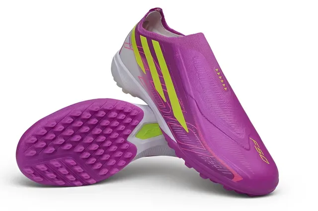 Chaussures de football Adidas Turf violet jaune avec upper sock-fit et overlay de trois rayures 4