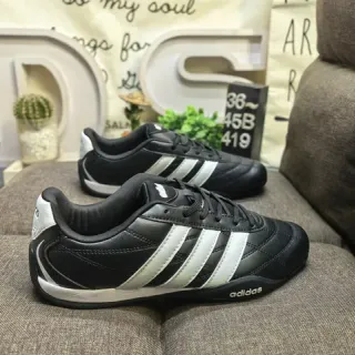 Adidas Samba काला सफेद क्विल्टेड चमड़ा ऊपरी तीन पट्टियों साइड ब्रांडिंग लाइफस्टाइल स्नीकर