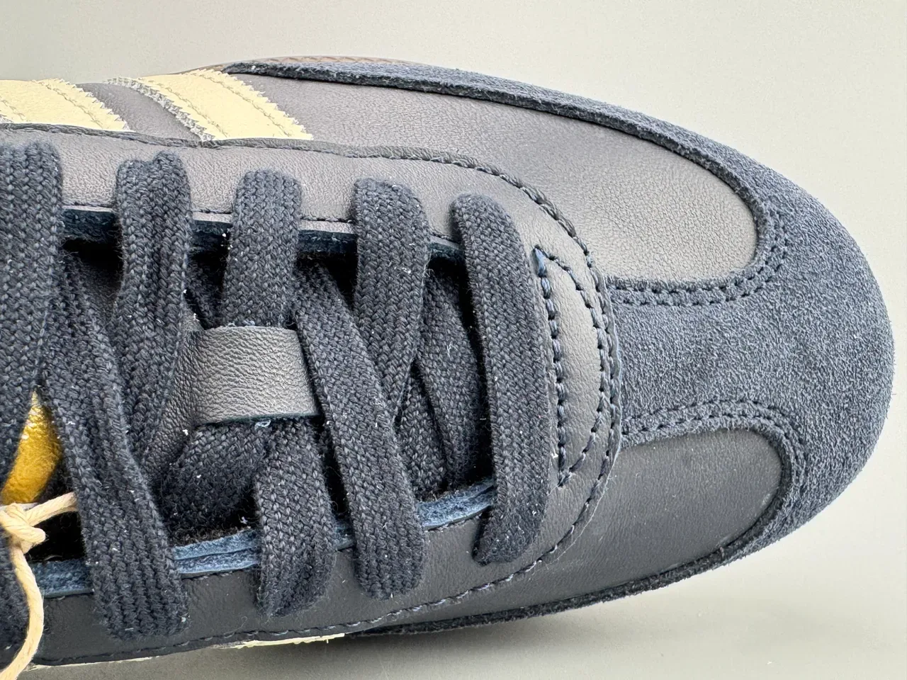 Adidas Samba Navy and Cream लाइफस्टाइल स्नीकर 3