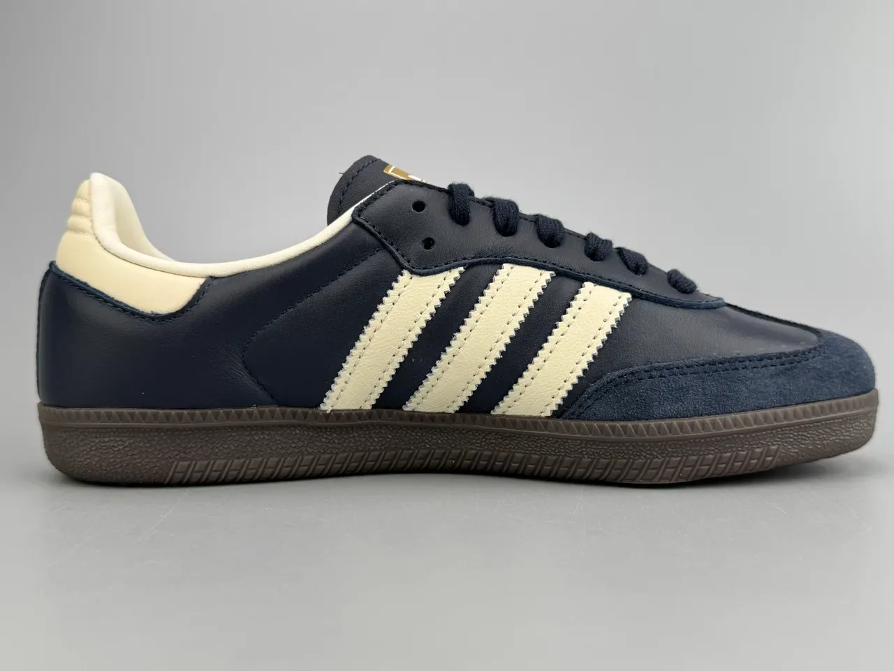 Adidas Samba Navy and Cream लाइफस्टाइल स्नीकर 8
