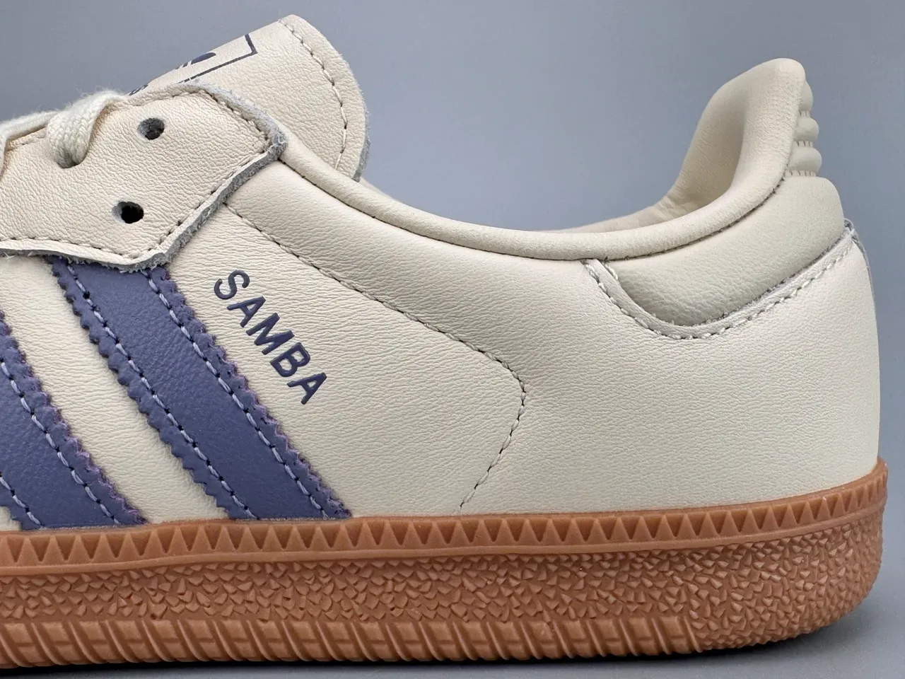 Adidas Samba Off-White और बैंगनी लाइफस्टाइल स्नीकर 5