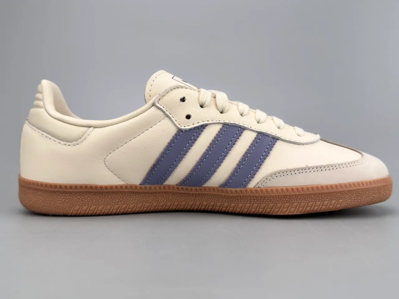 Adidas Samba Off-White और बैंगनी लाइफस्टाइल स्नीकर 10