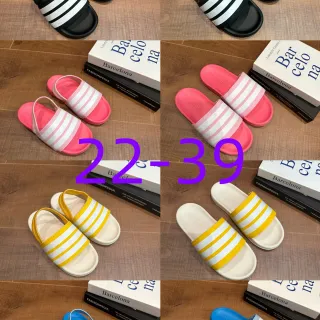 Adidas तीन पट्टी स्ट्रैप स्लाइड चप्पल