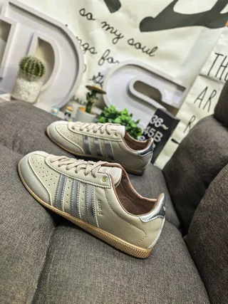 Adidas Spezial Beige Silver Low-Top Perforated Toe Lifestyle Sneakers 7