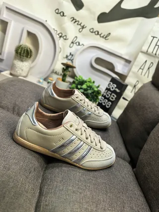 Adidas Spezial Beige Silver Low-Top Perforated Toe Lifestyle Sneakers 9