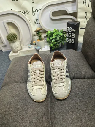 Adidas Spezial Beige Silver Low-Top Perforated Toe Lifestyle Sneakers 10