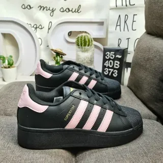 Adidas Superstar काले और गुलाबी लाइफस्टाइल स्नीकर
