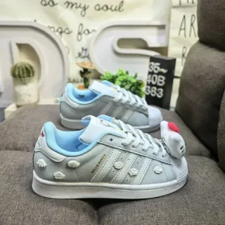Adidas Superstar Hello Kitty हल्का भूरा आकाश नीला लाइफस्टाइल स्नीकर्स