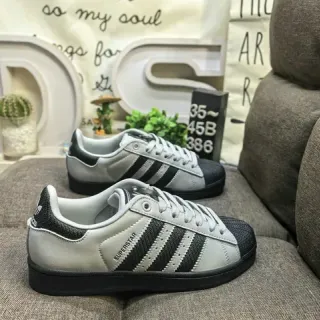 Adidas Superstar Chaussures Lifestyle Gris Clair et Noir